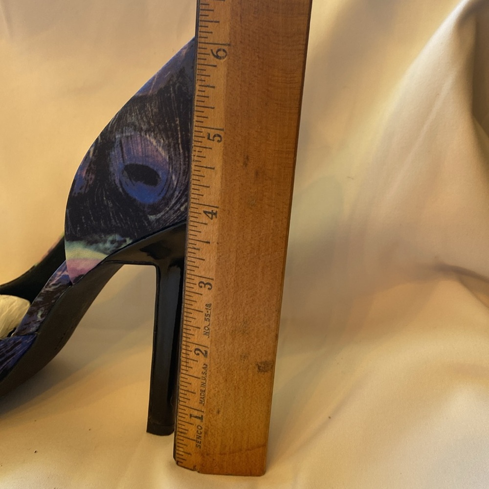 Stunning BCBG size 7 heels - Picture 10 of 10